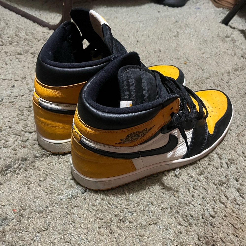 Air jordan 1 yellow toe